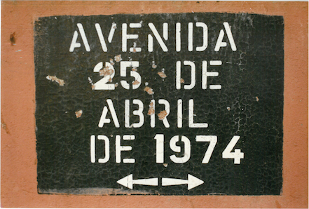 Avenida 25 de Abril de 1974, Linda-a-Velha (Muro da sede da Associação 25 de Abril)