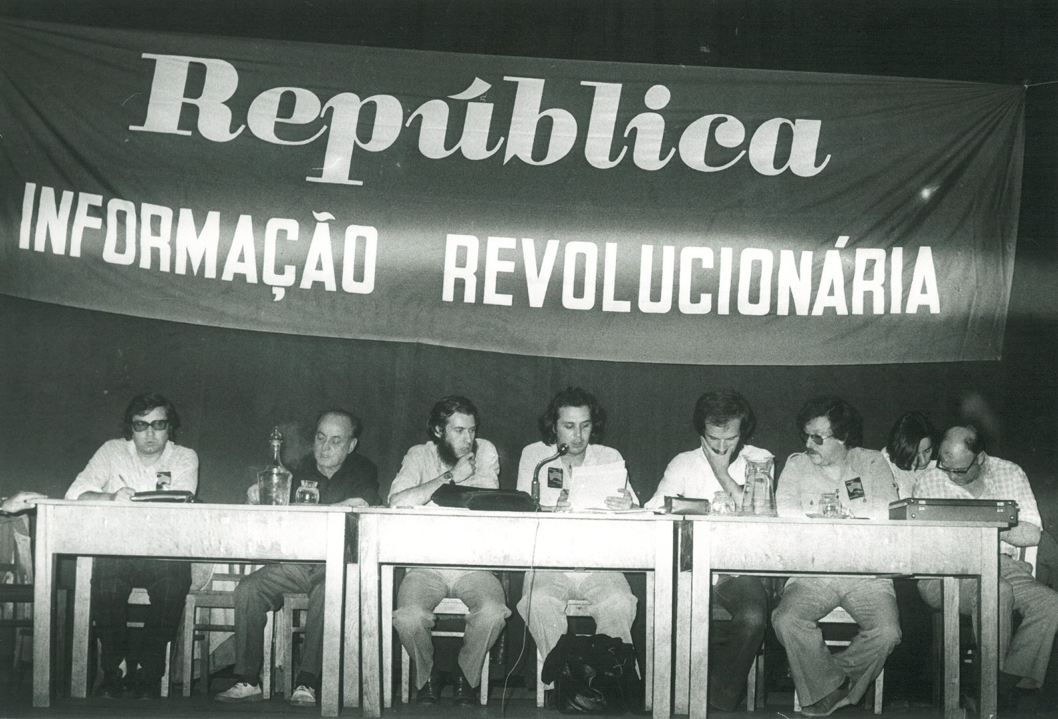 Plenário Popular na "Voz do Operário" em defesa do jornal "República" (outubro de 1975)