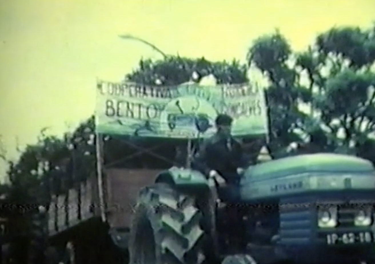 Manifestação de apoio à Reforma Agrária em Grândola (1975)