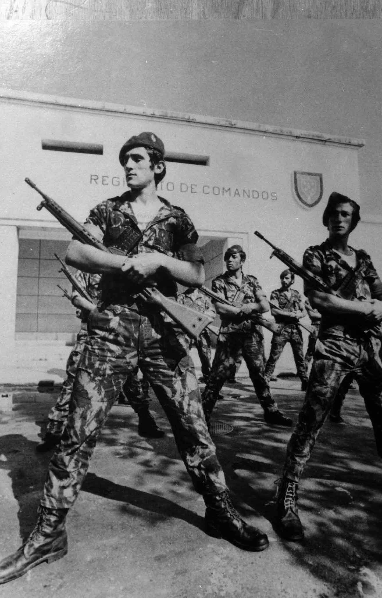 Regimento de Comandos em 25 de novembro de 1975
