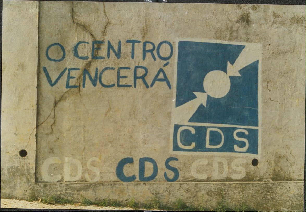 Mural do Centro Democrático Social (CDS) em Oeiras