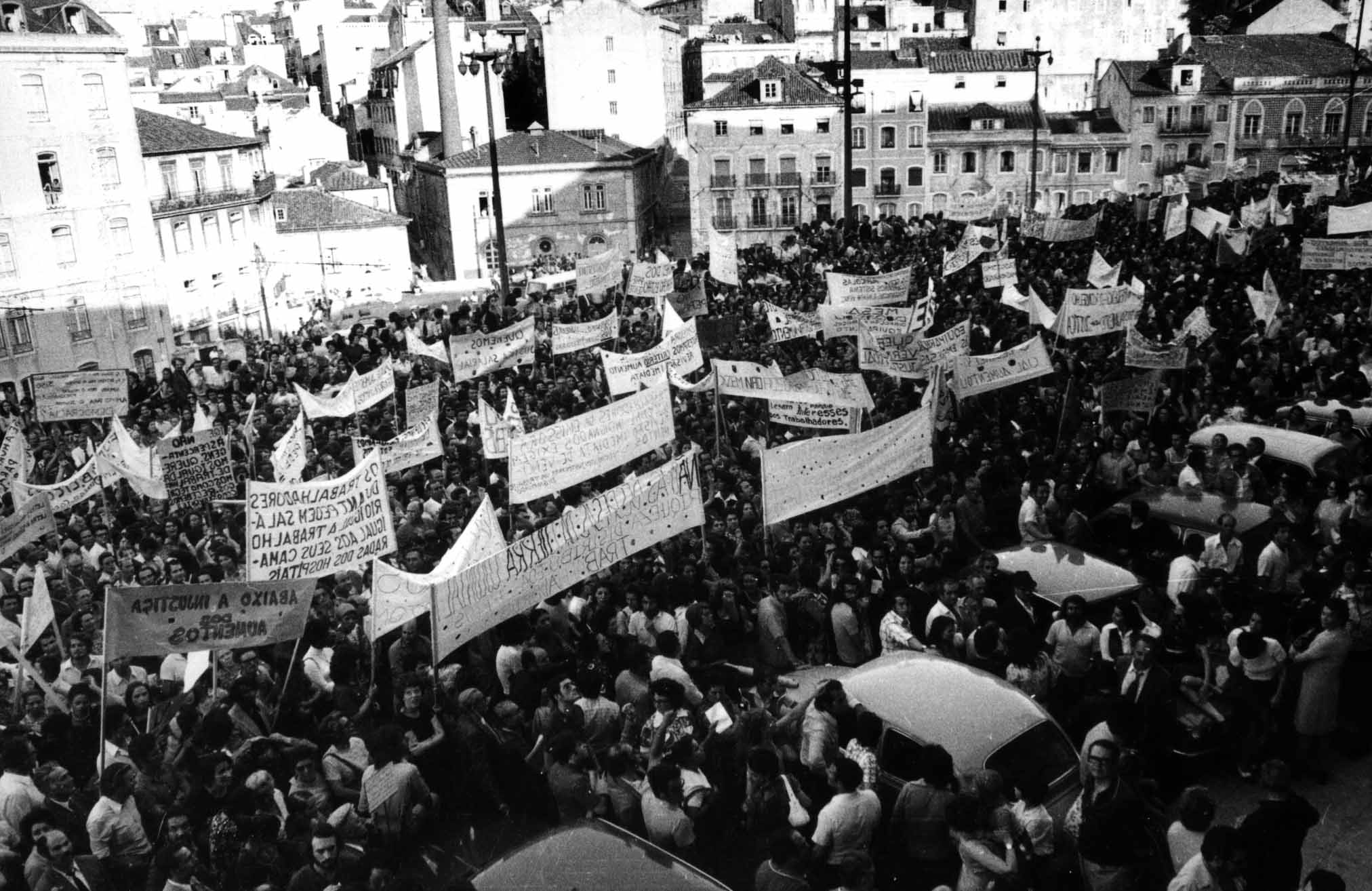 Manifestação de trabalhadores da Função Pública (8 de julho de 1974)