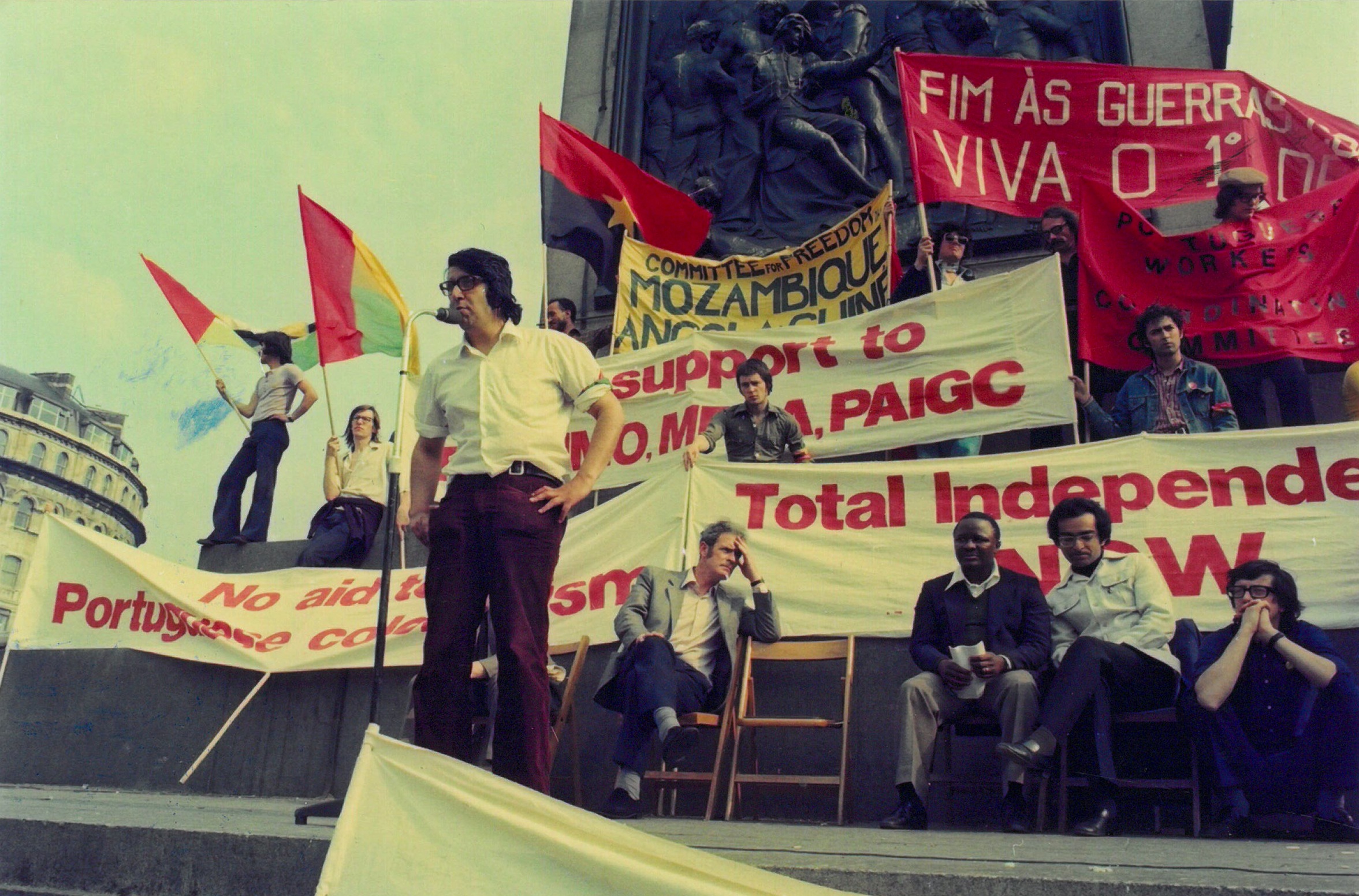 Manifestação pedindo independência imediata para as colónias portuguesas em Londres (setembro de 1975)