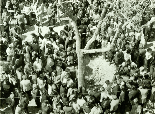 Bomba à porta de Centro de Trabalho do Partido Comunista Português (PCP) na Avenida da Liberdade em Lisboa (maio de 1976)