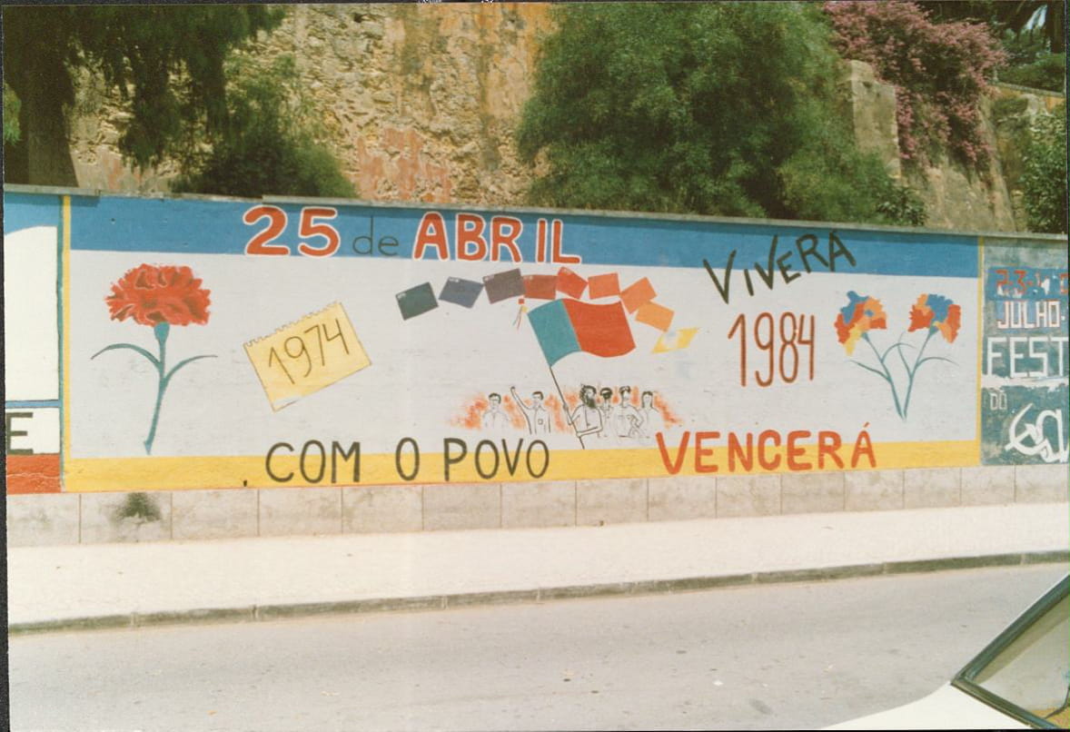 Mural 10 anos do 25 de Abril