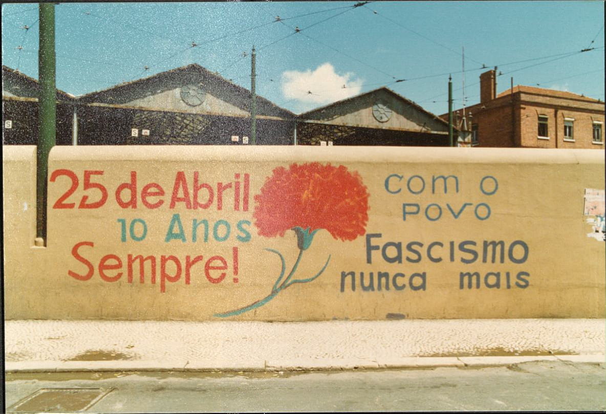 Mural "25 de Abril Sempre 10 anos"