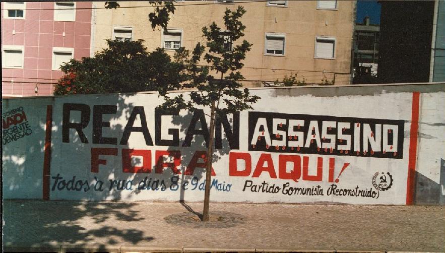 Mural "Reagan Assassino"