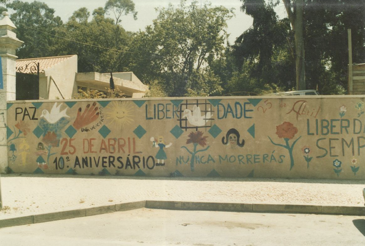 Mural 10º Aniversário do 25 de Abril em Lisboa