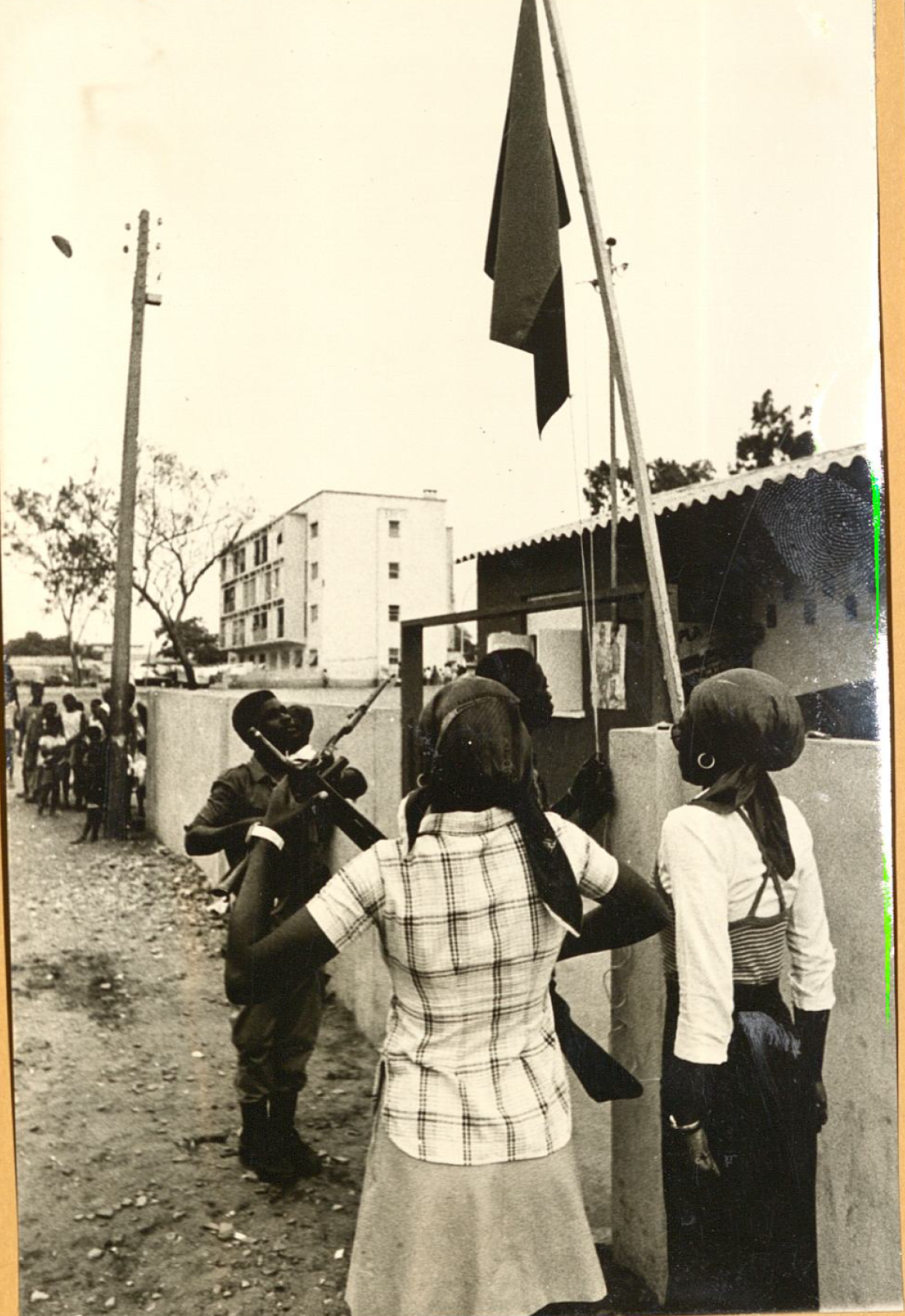 Hastear da bandeira angolana
