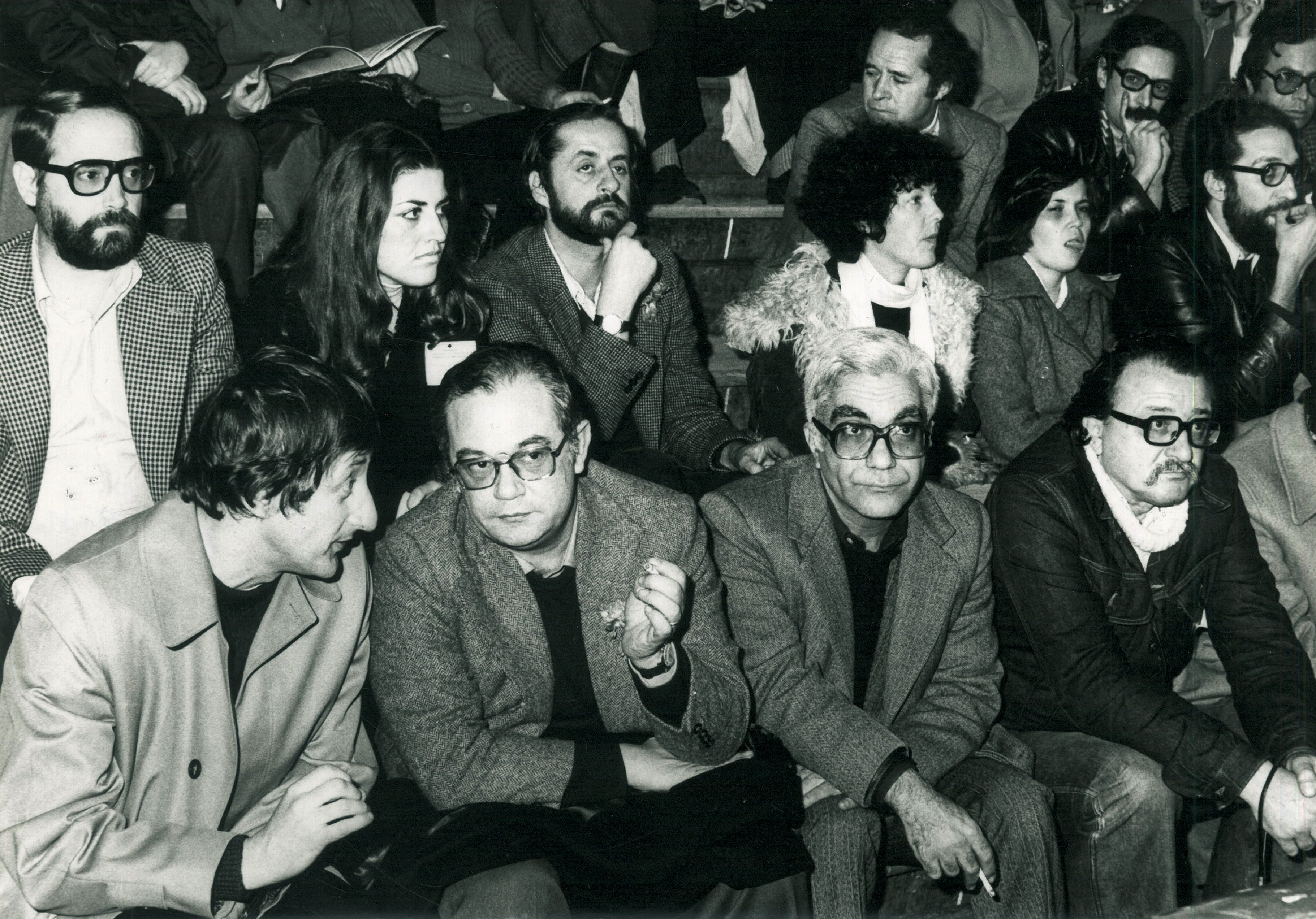 Convenção da Esquerda Socialista e Democrática (de que saiu a UEDS, de António Lopes Cardoso). Lisboa, Pavilhão dos Desportos, a 28 e 29 de Janeiro de 1978. Na 1ª fila: Ernesto Melo Antunes, Carlos Veiga Pereira. Na 2ª fila: Álvaro Lopes Cardoso, Isabel Lopes Cardoso, Marco Calamai (jornalista italiano).