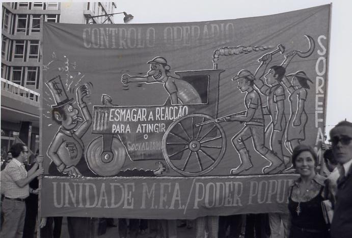 Controlo Operário, Unidade MFA-  cartaz da Sorefame numa manifestação em  1975