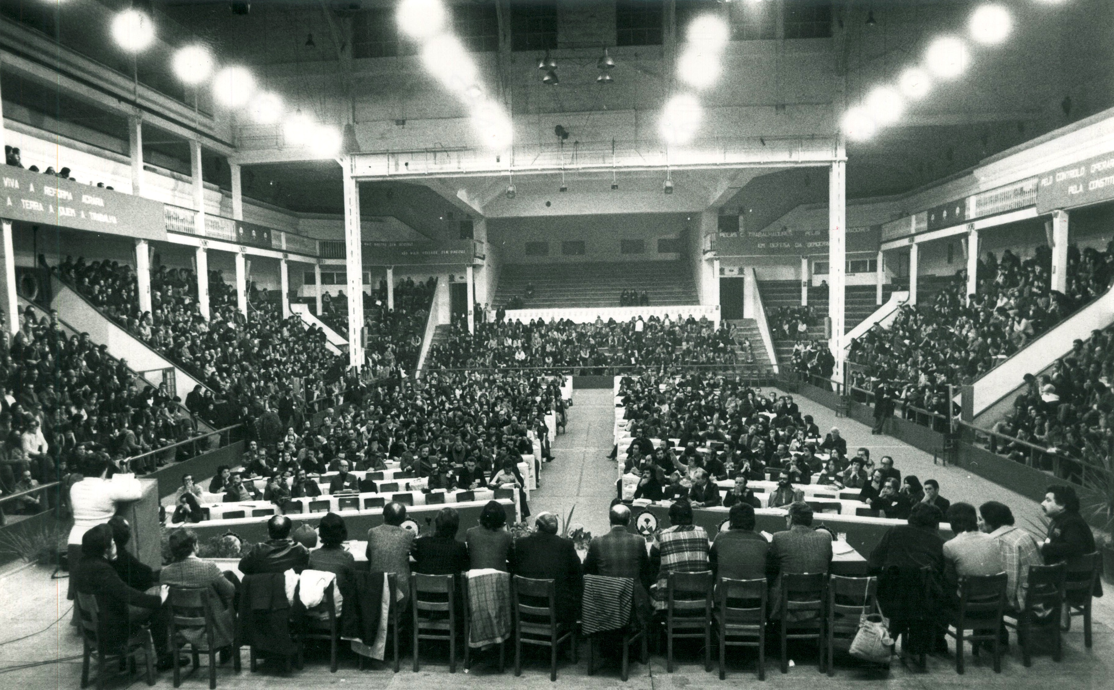 Convenção da Esquerda Socialista e Democrática (de que saiu a UEDS, de António Lopes Cardoso). Lisboa, Pavilhão dos Desportos, a 28 e 29 de Janeiro de 1978.