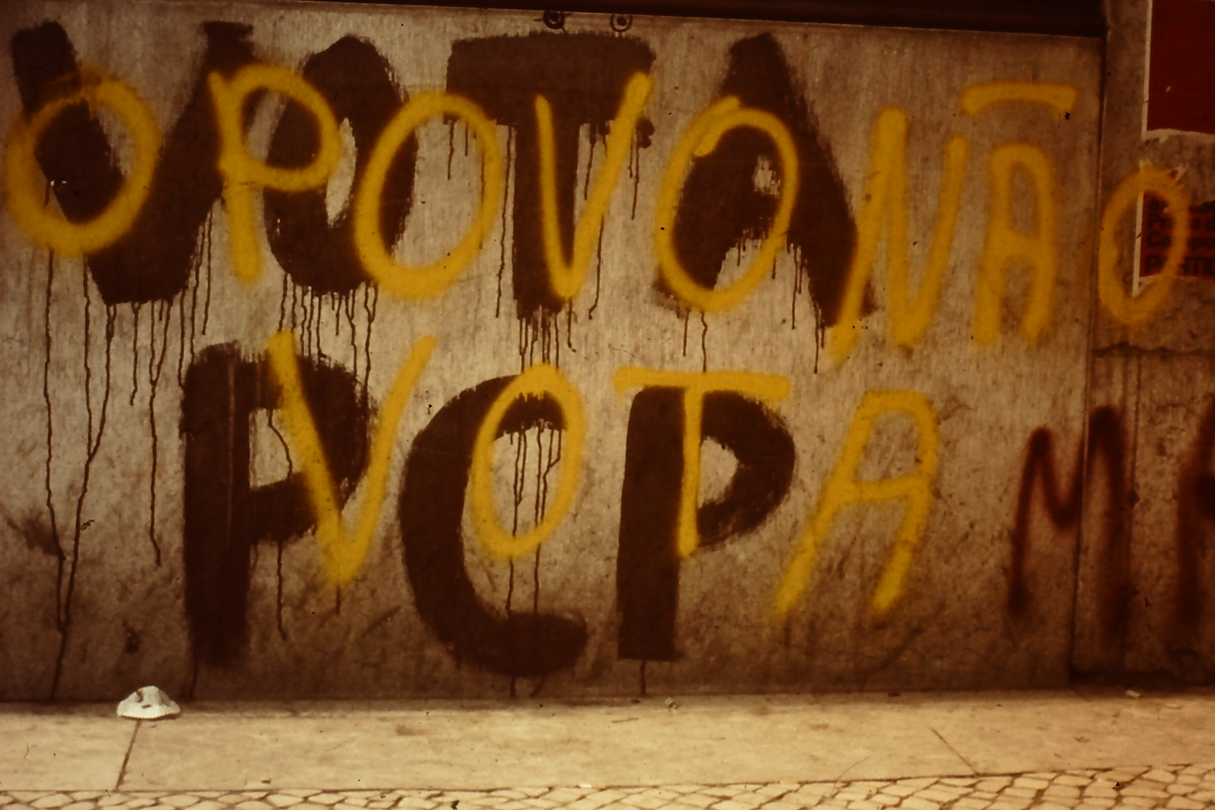 Mural "Vota PCP"/"O povo não vota" (1975)