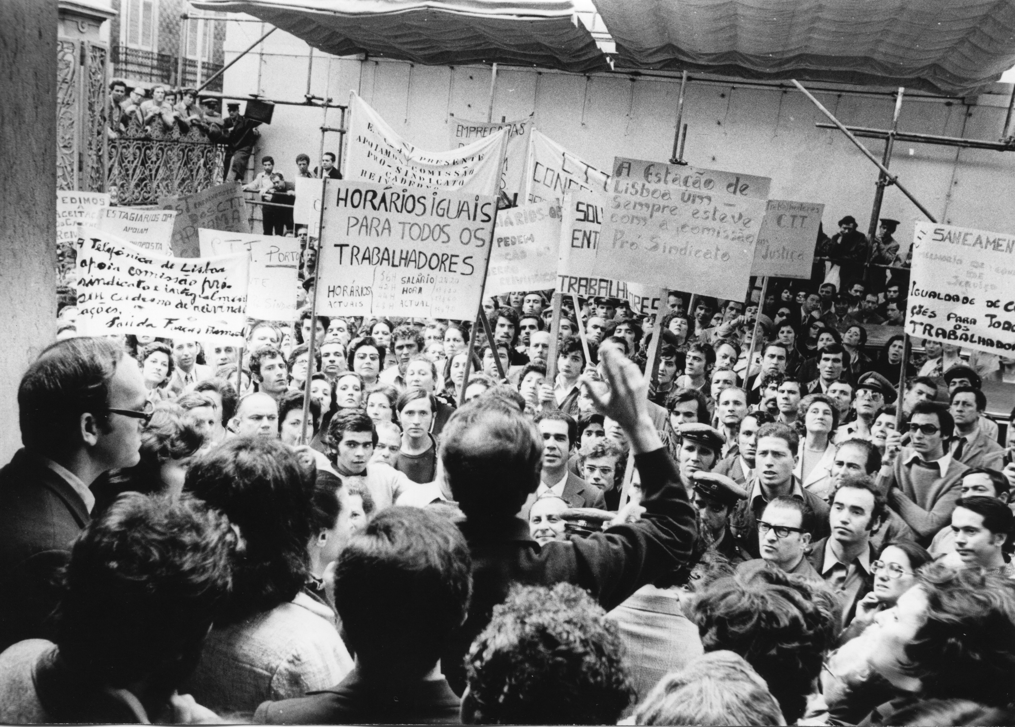 Manifestação dos funcionários dos CTT (junho de 1974)