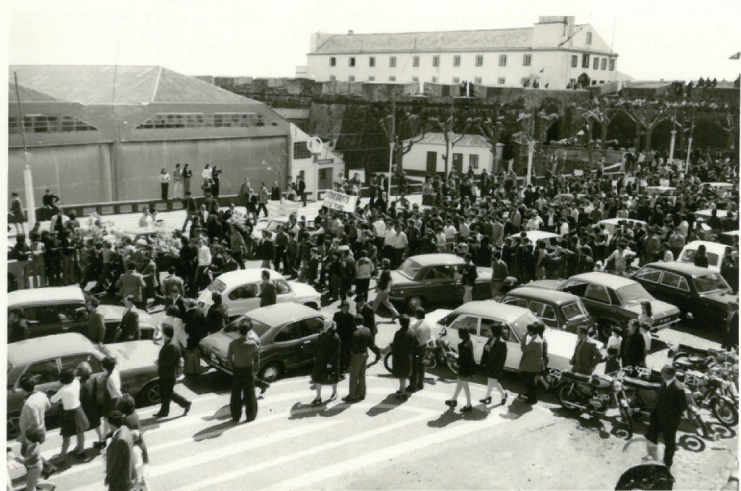 Manifestação 1º de Maio de 1974/Ilha Terceira, Açores (10)