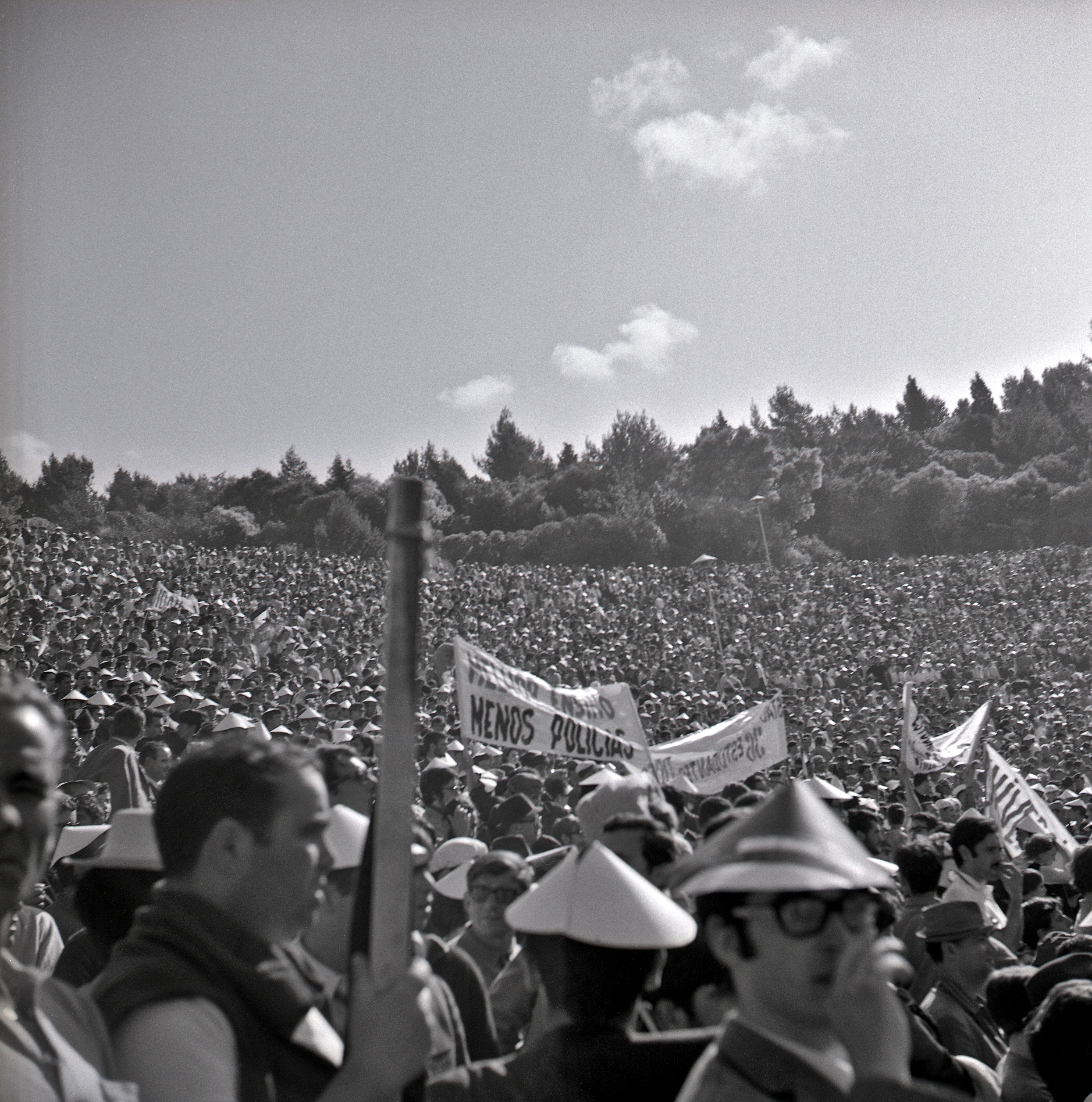 Plateia durante o jogo Associação Académica de Coimbra vs. Benfica (1969)