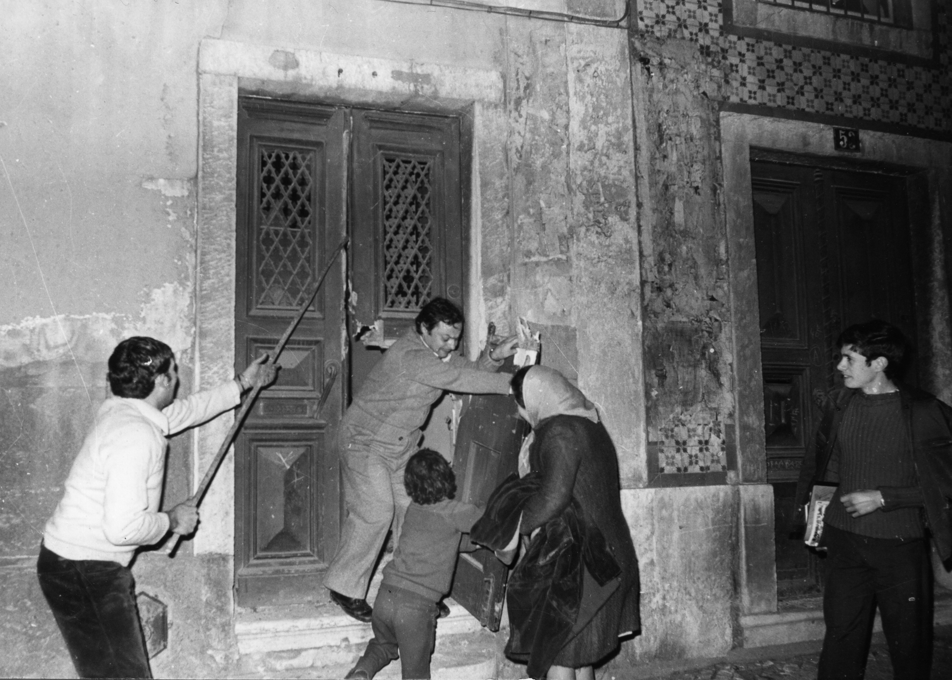 Ocupações de casas desabitadas na Rua de S. Bernardo (fevereiro de 1975)