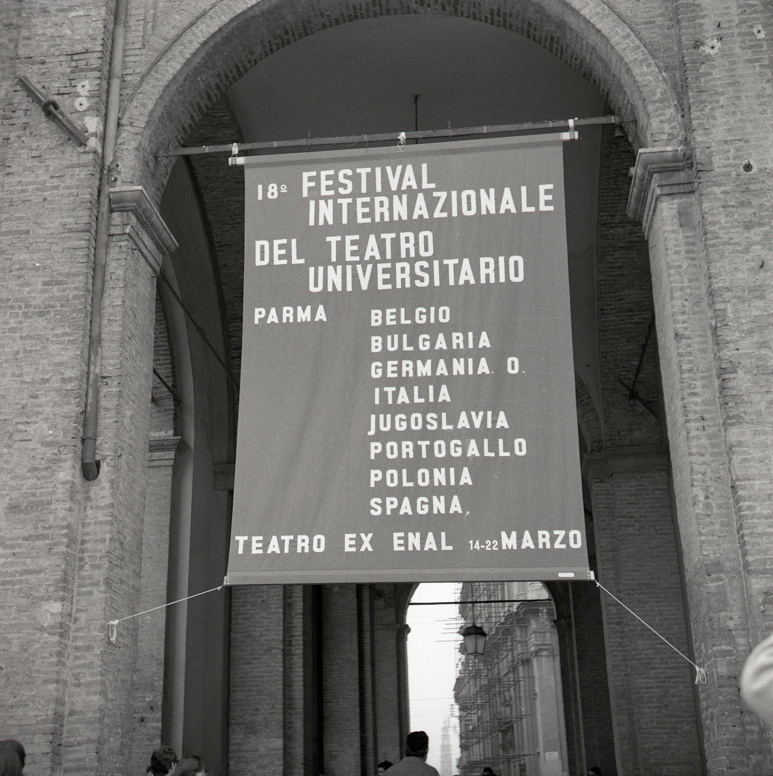 Cartaz do 18º Festival de Teatro Universitário em Itália