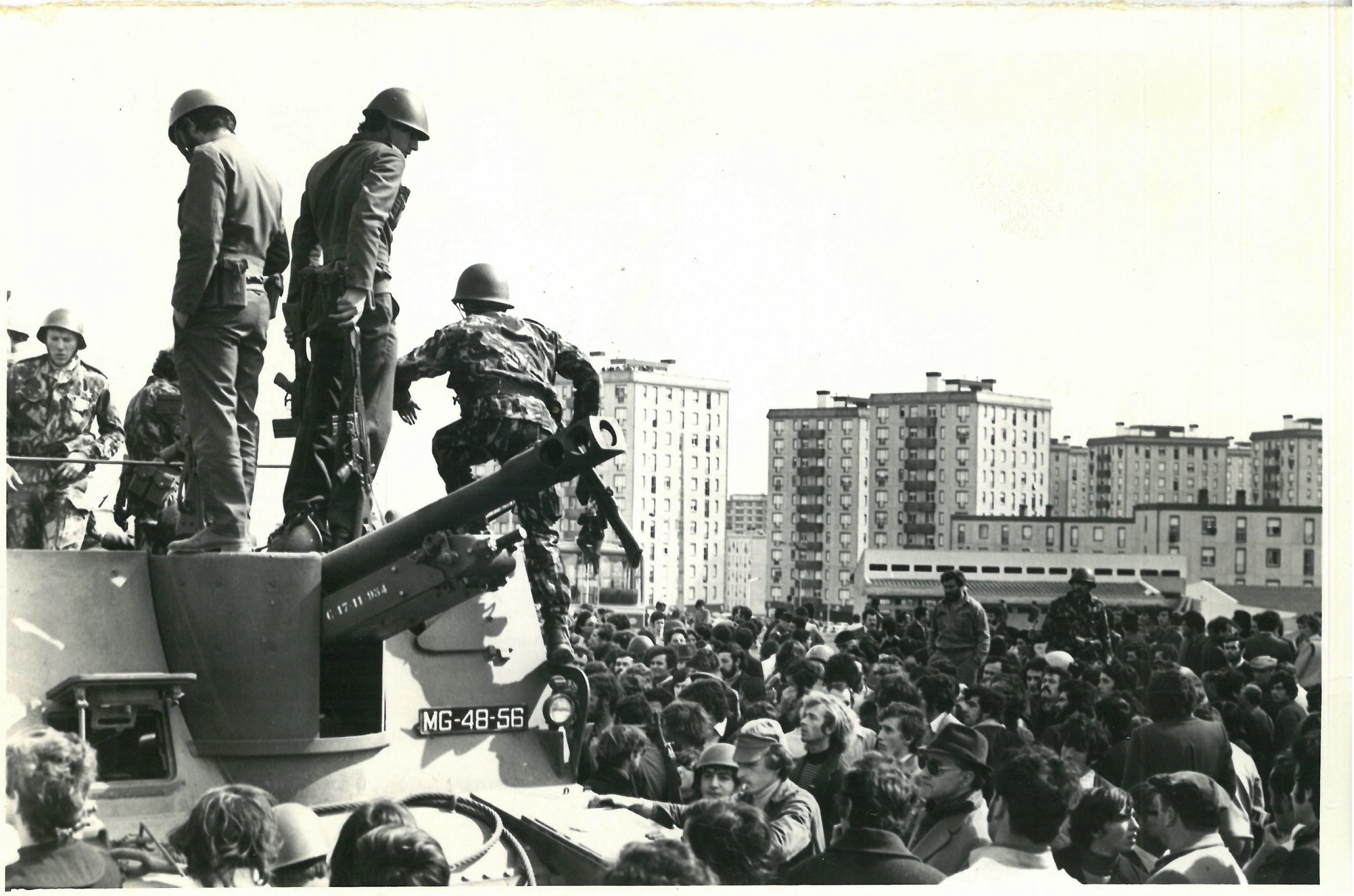 Reunião do Regimento de Infantaria RAL1, junto á portela de Sacavém no 11 de Março de 1975
